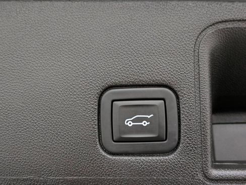 Used 2024 GMC Terrain SLT AWD/4WD image 16