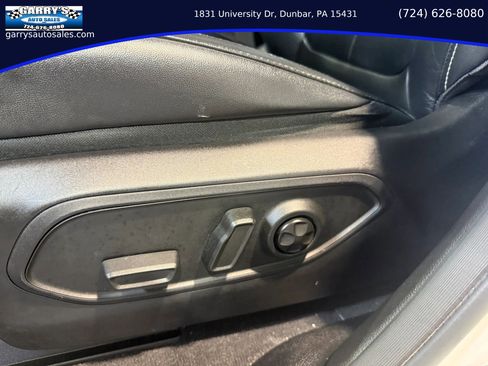 Used 2023 Jeep Grand Cherokee Limited w/ Black Appearance Package AWD/4WD image 17