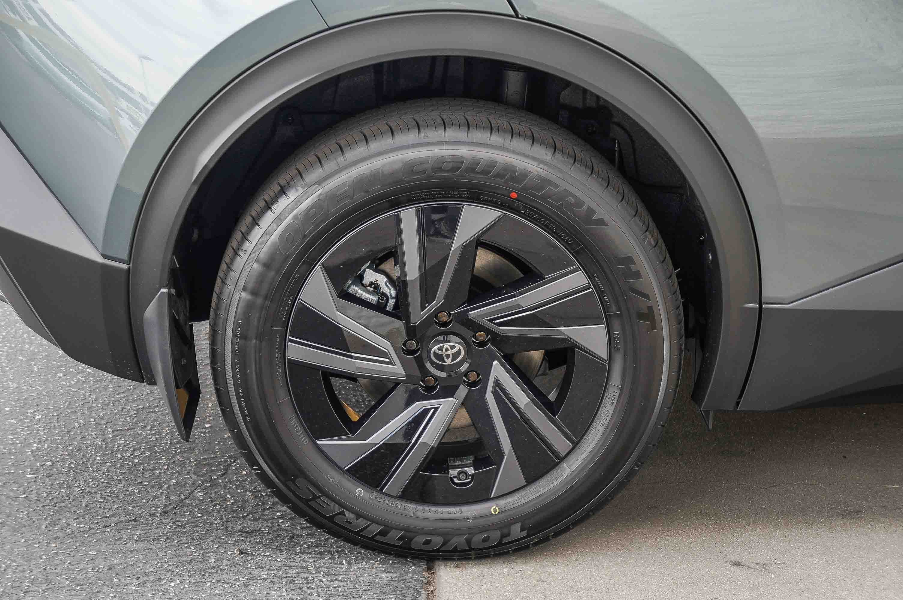 New 2026 Toyota C-HR AWD/4WD image 12