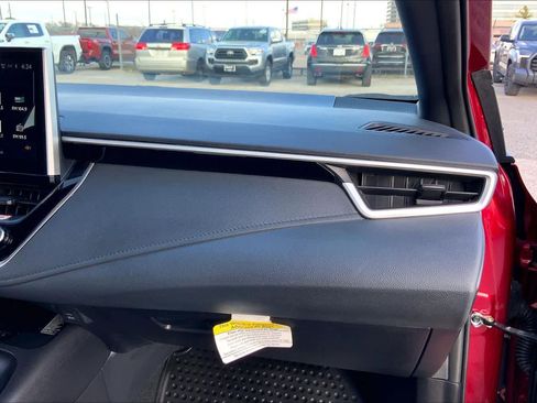 Used 2025 Toyota Corolla SE w/ SE Premium Package image 18