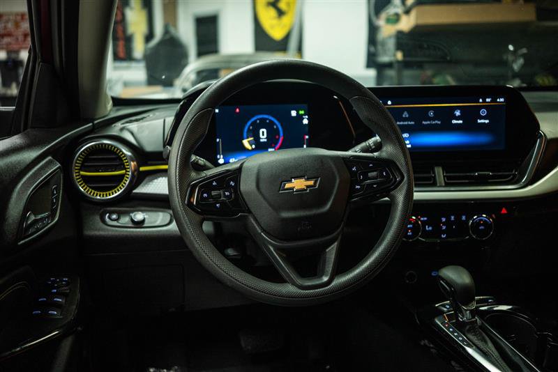 Used 2025 Chevrolet Trax LT FWD image 14