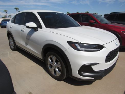 Used 2024 Honda HR-V LX image 2
