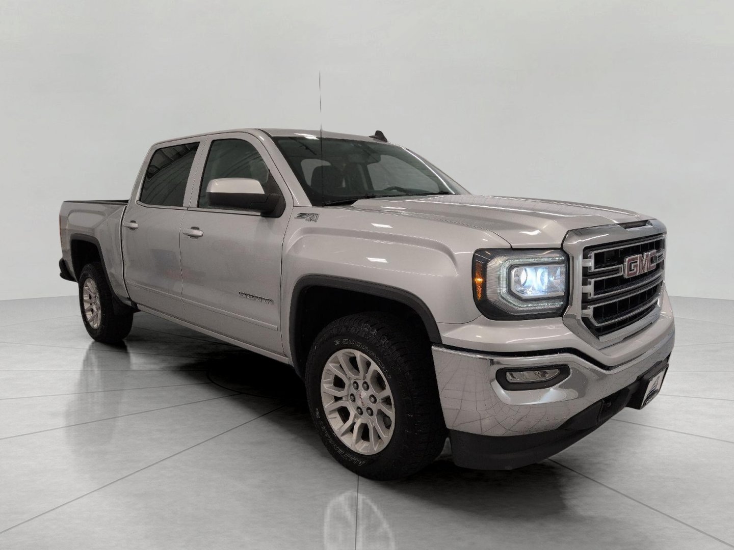 Used 2017 GMC Sierra 1500 SLE w/ SLE Value Package AWD/4WD image 3