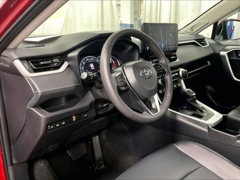 Used 2025 Toyota RAV4 XLE Premium image 8