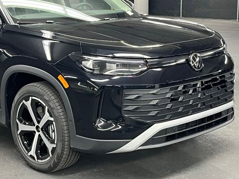 New 2026 Volkswagen Tiguan SE image 43