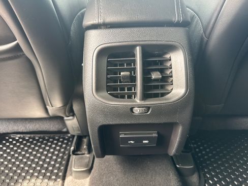 Used 2020 Jeep Cherokee Latitude Plus w/ Cold Weather Group AWD/4WD image 7