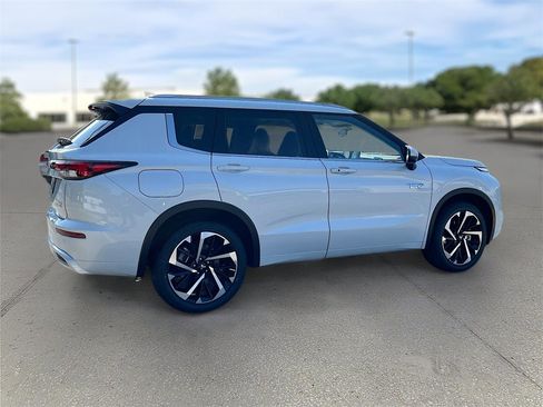 New 2025 Mitsubishi Outlander SEL image 5