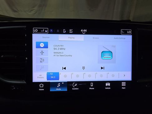 Used 2023 Chrysler Pacifica Touring-L FWD image 12