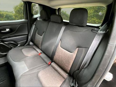 Used 2023 Jeep Renegade Latitude AWD/4WD image 25