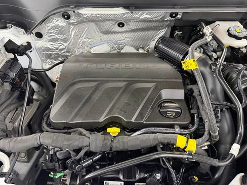 Used 2025 Chevrolet Trax LT FWD image 33