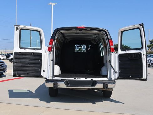 Used 2023 GMC Savana 2500 w/ Driver Convenience Package image 10
