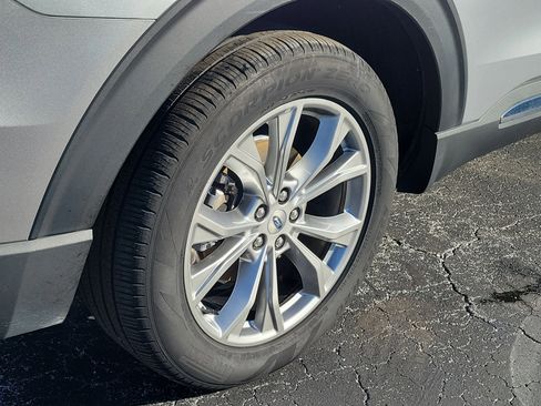 Used 2023 Ford Explorer Limited image 7