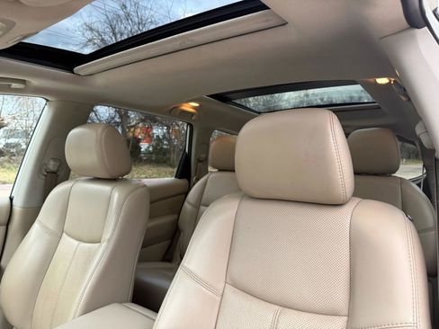 Used 2018 Nissan Pathfinder Platinum image 11