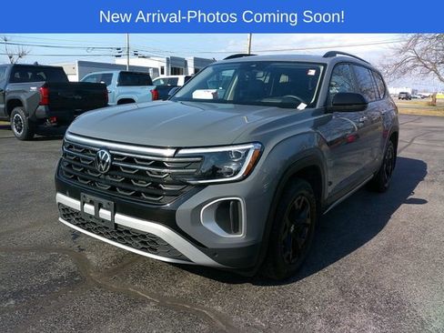 Used 2024 Volkswagen Atlas Peak Edition SEL image 6