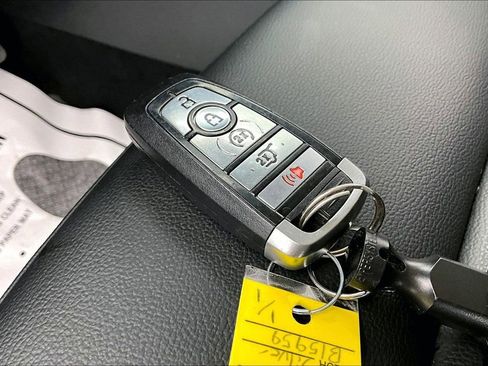 Certified 2024 Ford Edge SEL w/ Convenience Package AWD/4WD image 11