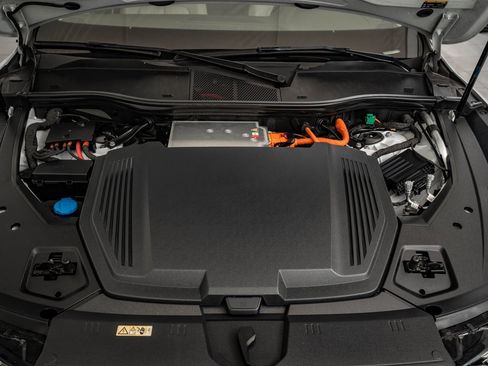 Used 2021 Audi e-tron Premium w/ Convenience Plus Package image 41