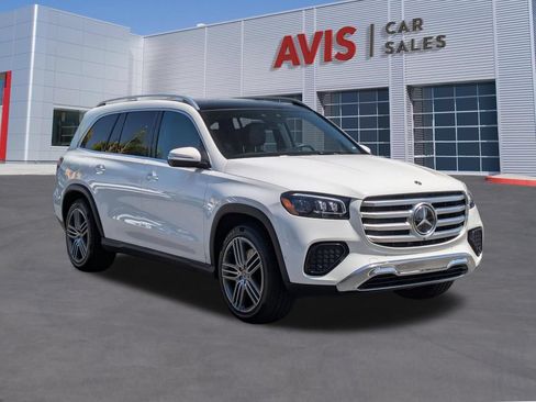 Used 2025 Mercedes-Benz GLS 450 4MATIC image 3