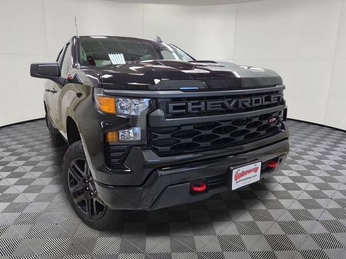 Used 2023 Chevrolet Silverado 1500 Custom Trail Boss AWD/4WD image 2