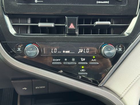 Used 2022 Toyota Camry LE FWD image 23