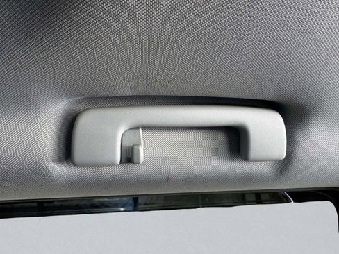 Used 2018 Chevrolet Silverado 1500 LT w/ Texas Edition image 40