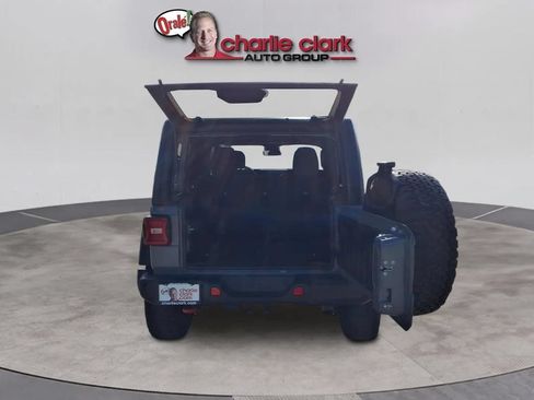 Used 2025 Jeep Wrangler Unlimited Rubicon AWD/4WD image 5