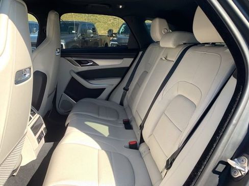 Used 2021 Jaguar F-PACE R-Dynamic S image 20