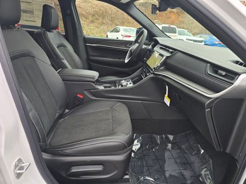 New 2026 Jeep Grand Cherokee Altitude image 29