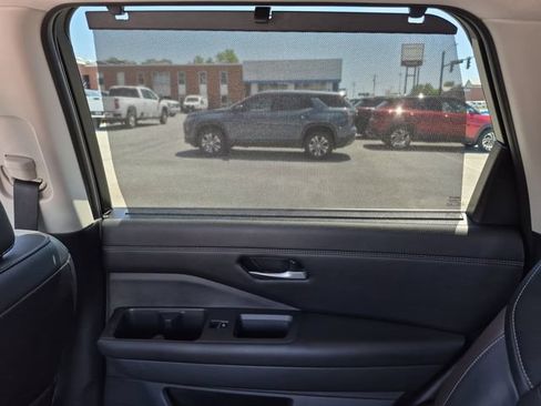 Used 2024 Nissan Pathfinder Platinum AWD/4WD image 30