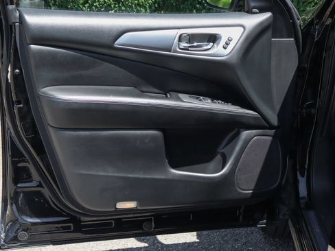 Used 2019 Nissan Pathfinder SL FWD image 17