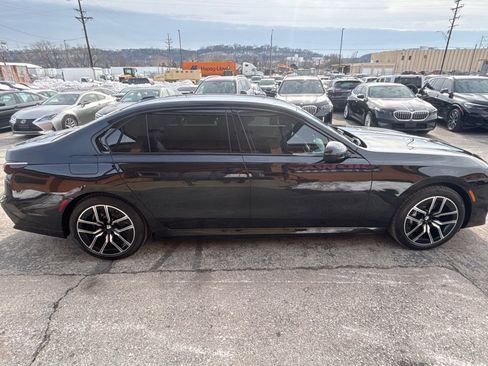 Used 2024 BMW 750e xDrive 750e xDrive Plug-In Hybrid w/ Premium Package image 6