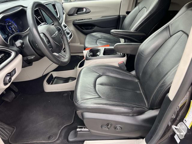 Used 2022 Chrysler Pacifica Touring-L FWD image 18