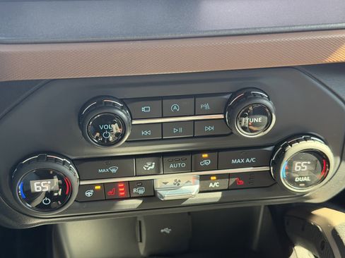 Used 2024 Ford Bronco Outer Banks image 14