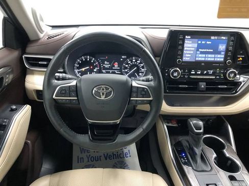 Used 2021 Toyota Highlander Limited FWD image 15
