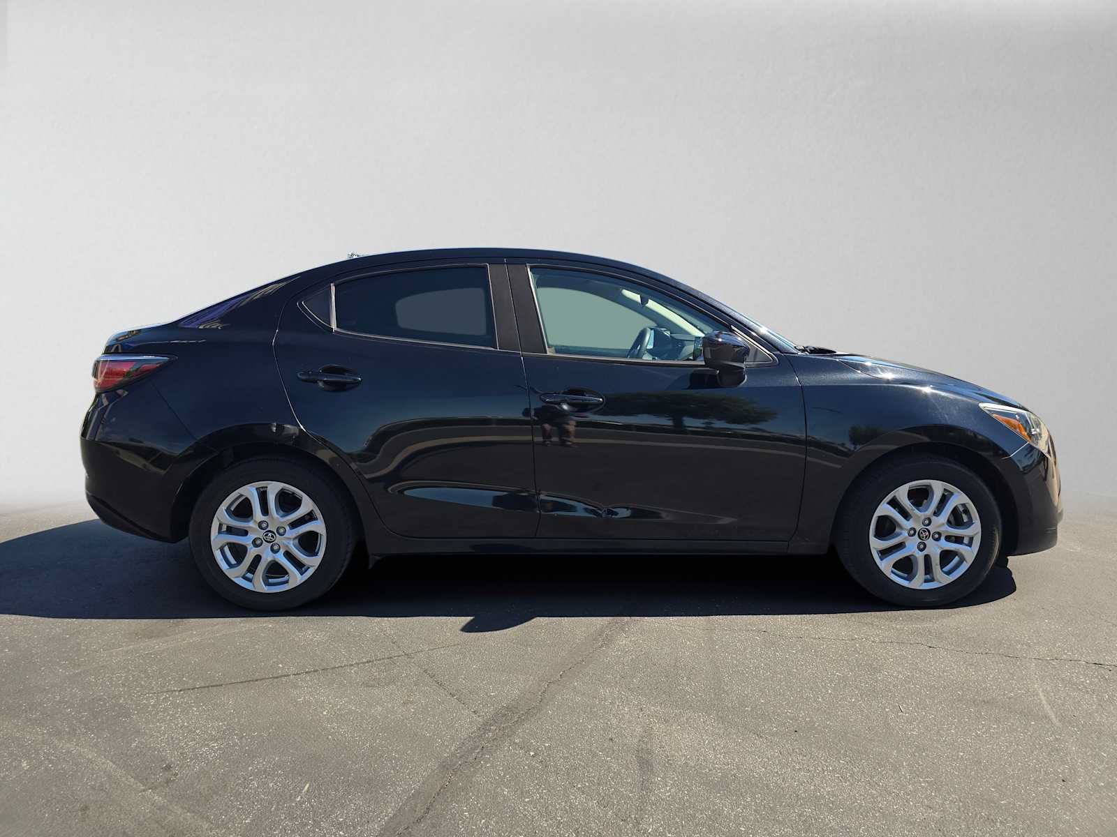 Used 2017 Toyota Yaris iA FWD image 2