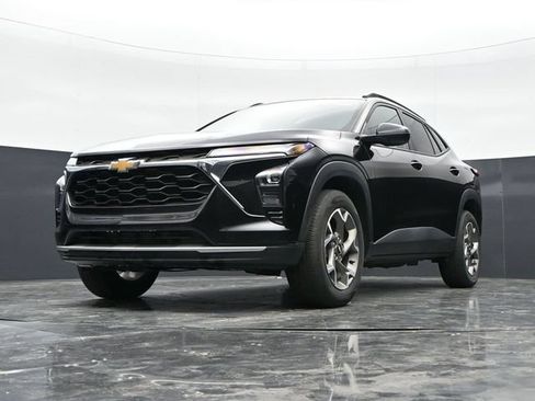Used 2025 Chevrolet Trax LT w/ LT Convenience Package FWD image 37