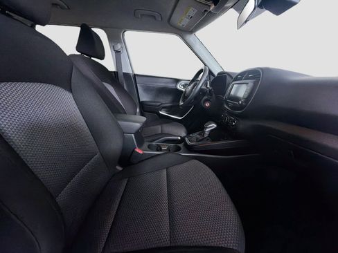 Used 2025 Kia Soul LX w/ LX Technology Package FWD image 28