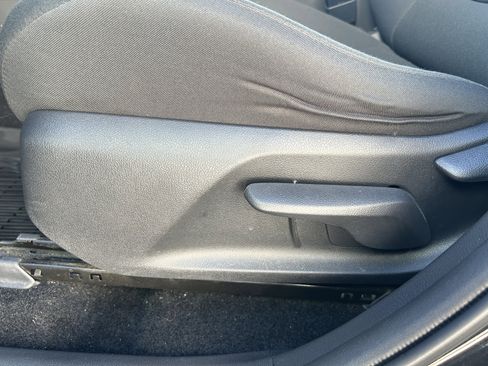Certified 2021 Toyota RAV4 LE AWD/4WD image 14
