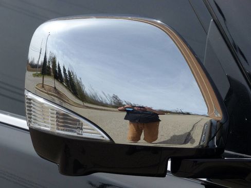 Used 2017 INFINITI QX80 Base AWD 4dr SUV w/ Deluxe Technology Package image 16