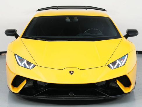 Used 2018 Lamborghini Huracan Performante image 44