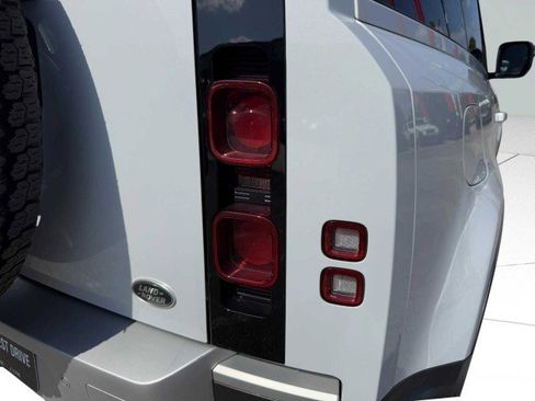 Used 2021 Land Rover Defender 90 image 14