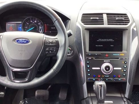 Used 2018 Ford Explorer Limited image 19