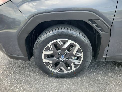 Certified 2025 Subaru Forester Premium AWD/4WD image 7