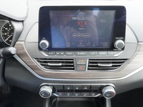 Used 2024 Nissan Altima 2.5 SV image 8