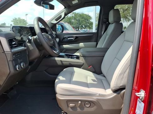 Used 2026 Chevrolet Suburban LT RWD image 20