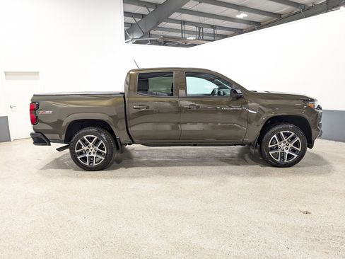 Used 2024 Chevrolet Colorado Z71 w/ Z71 Convenience Package 2 image 2