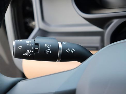 New 2026 Land Rover Defender 110 X-Dynamic SE image 34