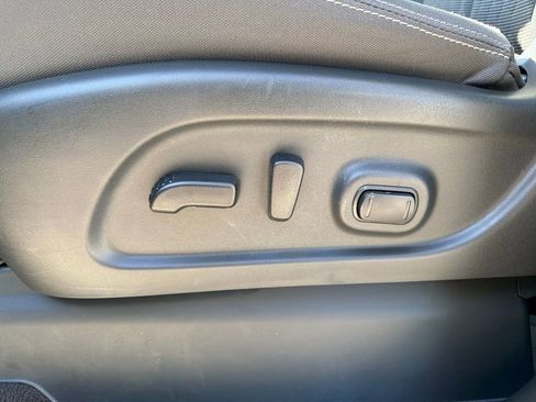 Used 2024 Nissan Titan SV w/ SV Convenience Package image 16