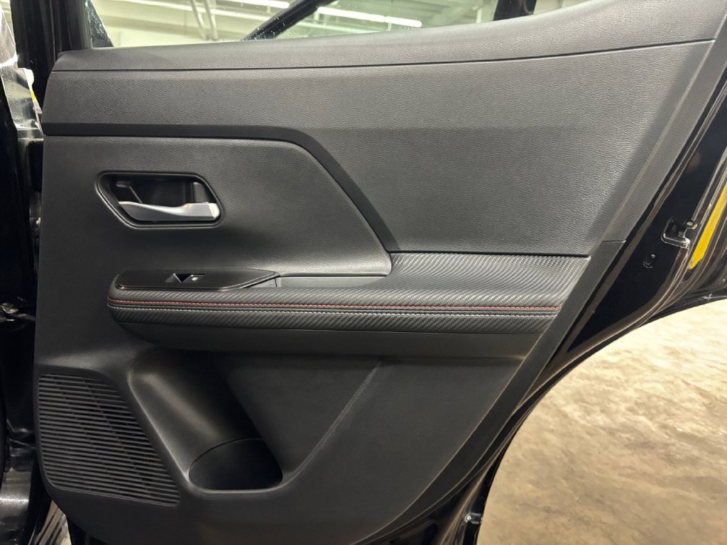 Used 2025 Nissan Kicks SR AWD/4WD image 18