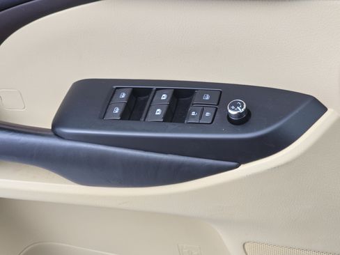 Used 2019 Toyota Highlander XLE FWD image 29