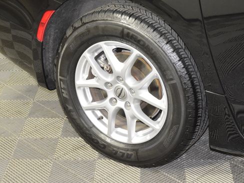 Used 2024 Chrysler Pacifica Touring-L image 46